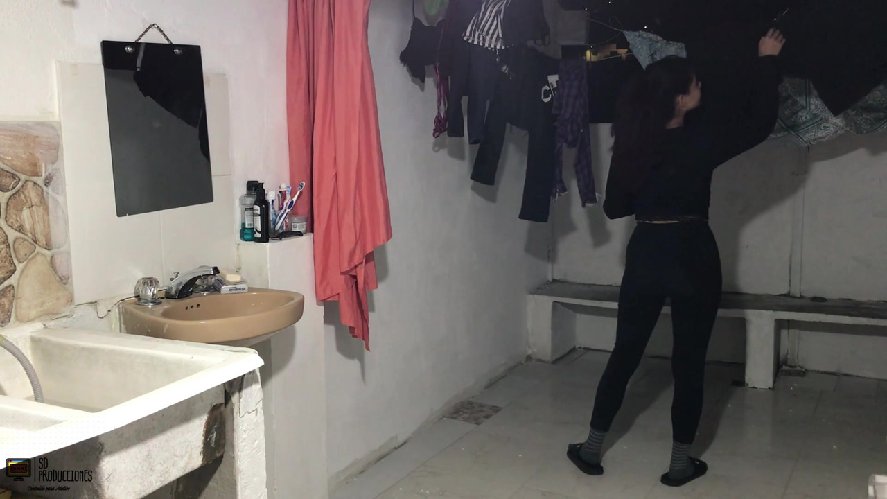 美丽的拉丁女郎被男友的大鸡巴以多个姿势性交 - 西班牙语色情