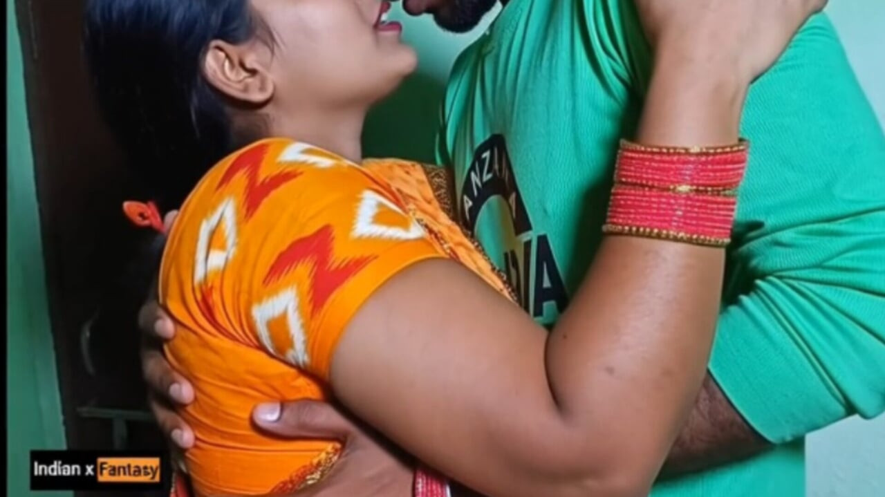 Indiancă bhabhi sexy Ki în bucătărie - romantism fierbinte și chudai