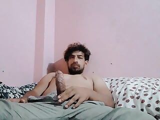 Indický chlapec tvrdě masturbuje