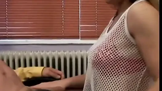 Tombul adam ateşli kızın şişman amını sikiyor
