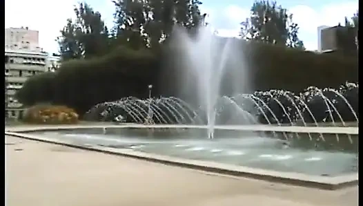 Güzel lisa kendini çok ateşli bir yolculuğa atıyor!