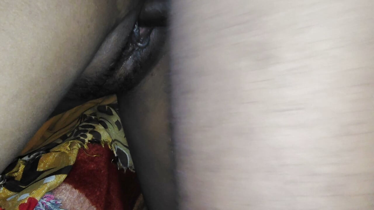Desi Bhabhi Cleavage Tease in house Hot Indian Village Girls Exposed BengaliVideo