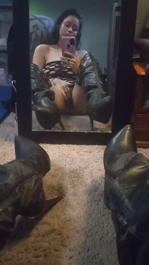 Eat my pussy til my legs shake