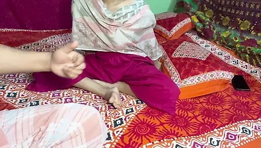 Seksi genç üvey kız kardeşimi genç şehvetini tatmin etmek için bütün gece siktim