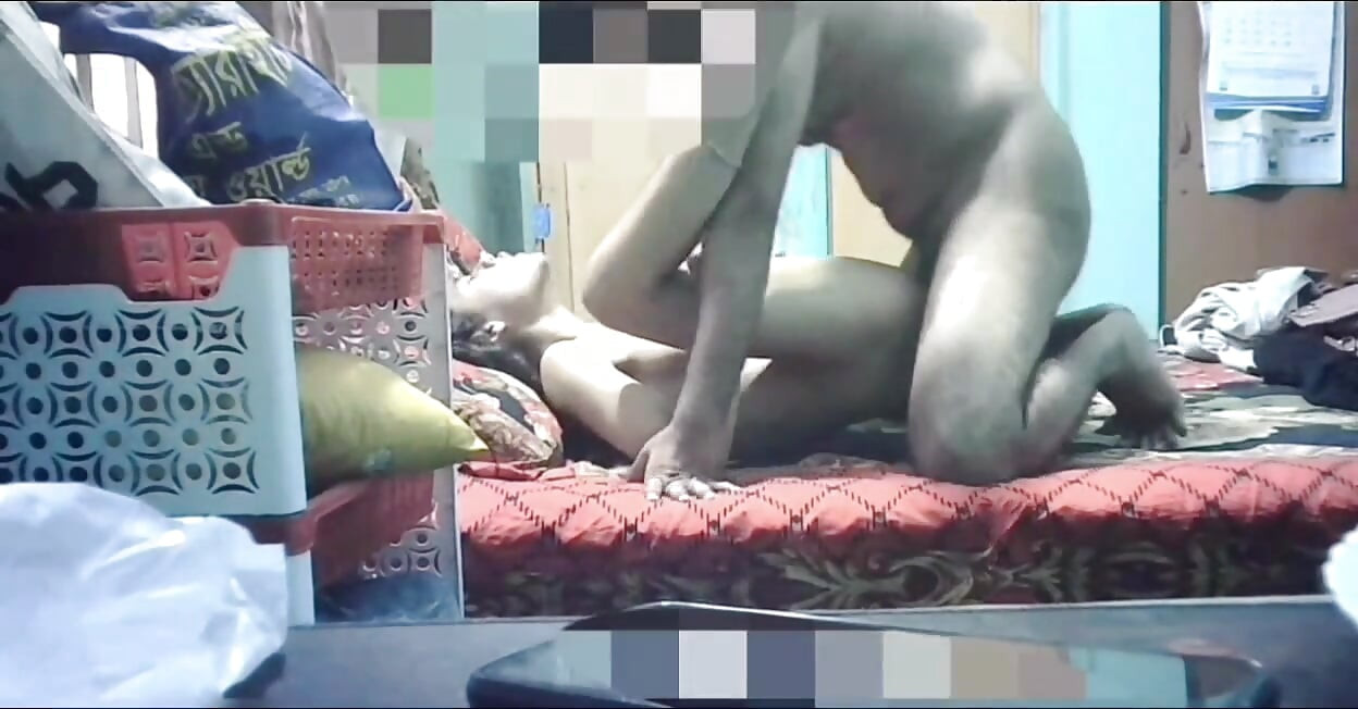 Desi de 18 ani iubita excitată prima dată sex dur (PARTEA 2)