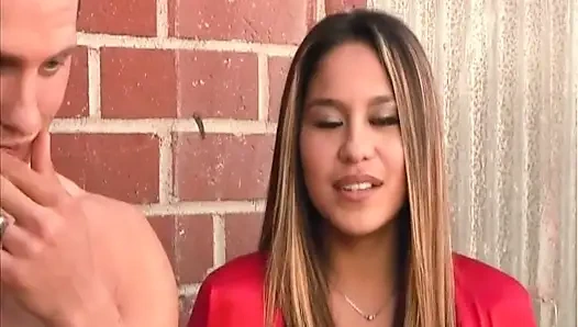 Güzel büyük memeli sürtük sert bir yarakla sikiliyor