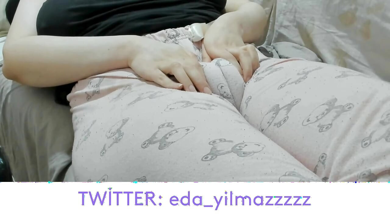 CAMEL TOE- MASTURBATION IN PAJAMAS- PUFFED PUSSY- SWOLLEN PUSSY- BIG PUSSY- TURKISH PORN- TURKISH MILF