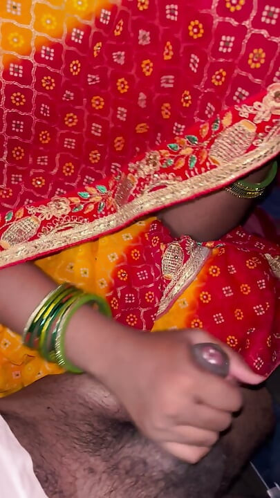 Aaj sarita bhabi ne mera  chatkar pani nikal hi diya