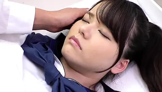 Etrafta kimse olmadığı için, o kızla