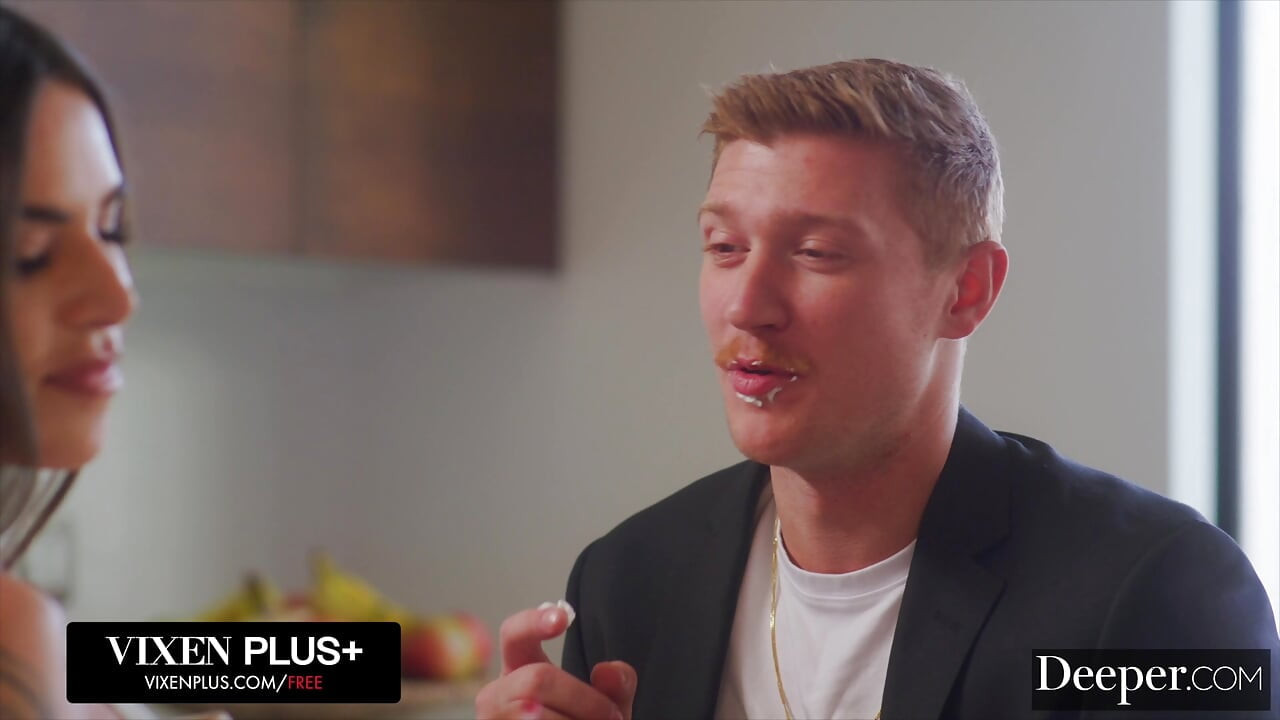 Βαθύτερη. Η άτακτη τρελή για πούτσα Suttin αποπλανεί την κολλητή του αδερφού της