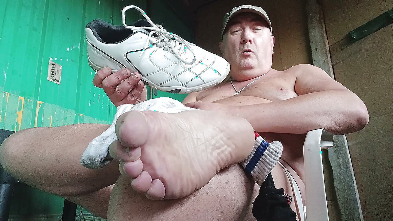 Good fat pork exhibited at the hut, delight of piss and exquisite stench of my big stinky skeas, skets and cho7 that stink!