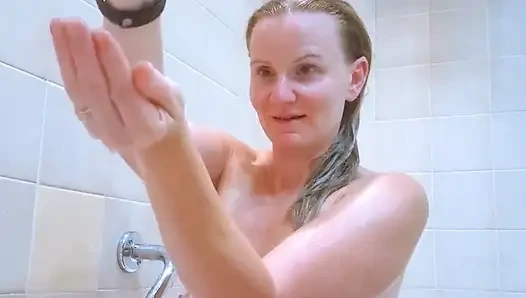 Ab in Die Badewanne Und Bereit Machen Für Den Live-stream