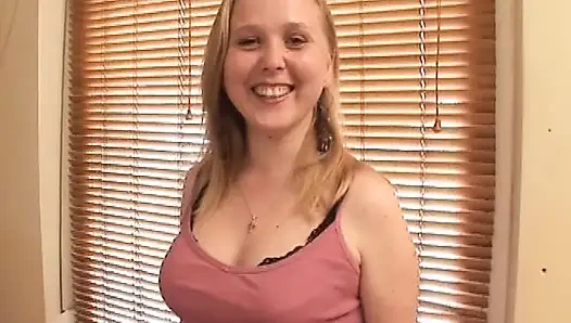 Pelacur pirang Prancis berbagi kontol besar dalam threesome anal panas di kamar tidur