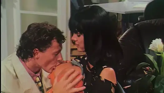 Ofisteki beyaz Venüs her şeyi yutar.