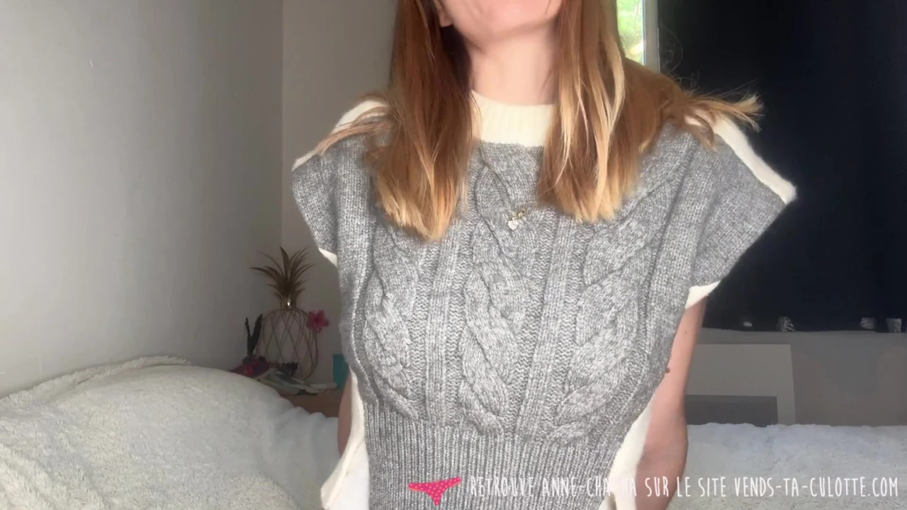 Vends-ta-culotte – Presentation of a sexy and sporty young French amateur woman with lingerie fitting