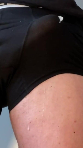 Morate podijeliti trenutak iz "Hands free ogromno svršavanje kroz usko donje rublje"