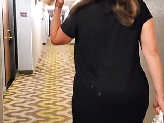 Cornudo marido lleva esposa al hotel