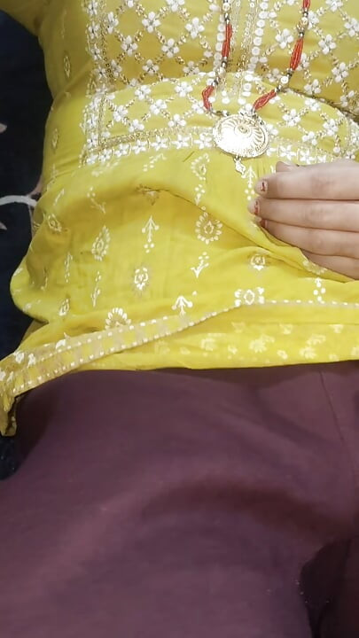 Desi Radha Bhabhi Ko Ghar Me Dewar K Sath Chudai