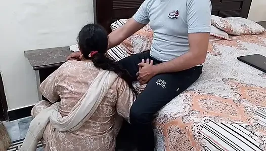 Hintli hizmetçi ve ev sahibi seks yapıyor - (Kam wali bai)