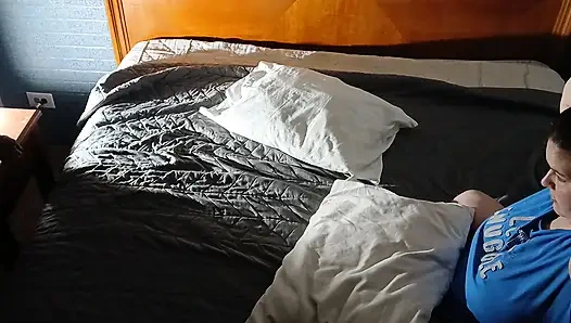 Özensiz gırtlak kraliçesi lynn dölünü ağzına alıyor