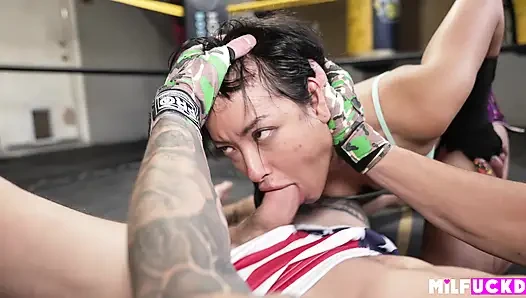 Boxing babe pins down sexy sparring partner