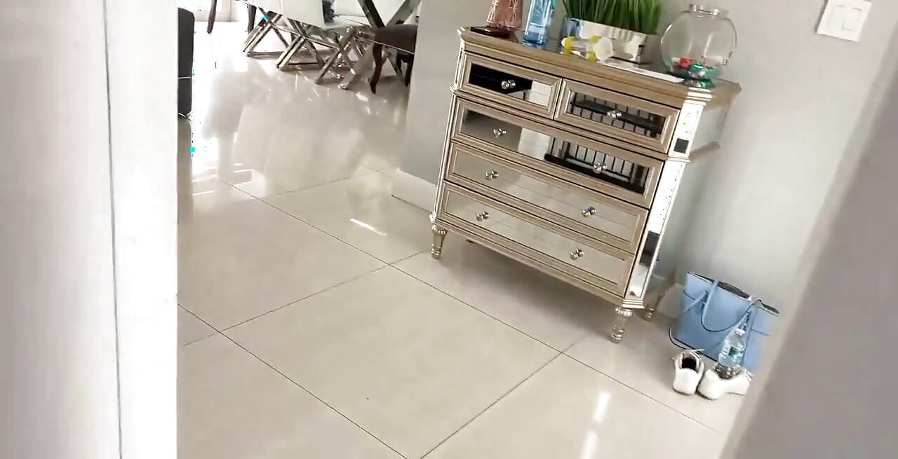 Mollylittle é apenas essa pequena e hoje ela está contra meu pau grande e pronta para obter sua boca e buceta esticadas