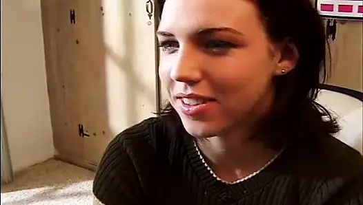 Sesi fingering intens cewek hot rambut cokelat dan pirang