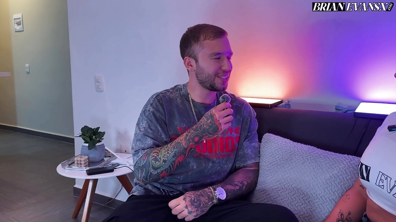 Entrevista quente com a MILF colombiana La Rola termina em poeira com Brian Evansx - Bunda grande