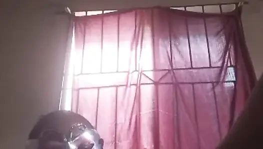 Sebuah misteri kecil. Sedikit godaan. Sisanya menunggumu di belakang layar.