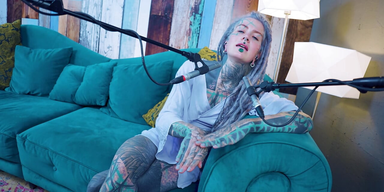 أتحدث عن J - Jelousy - ASMR Podcast SFW يتحدث قوطي فتاة نحيفة ضفائر نموذج وشم فتاة موشومة فتاة موشومة