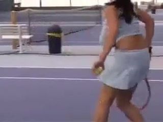 Bermain tenis itu menyenangkan