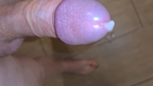 Leche con manos libres después de masturbarse