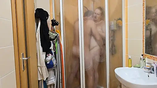 Ich dusche einfach zusammen ... Bis es heißer paar-sex wurde