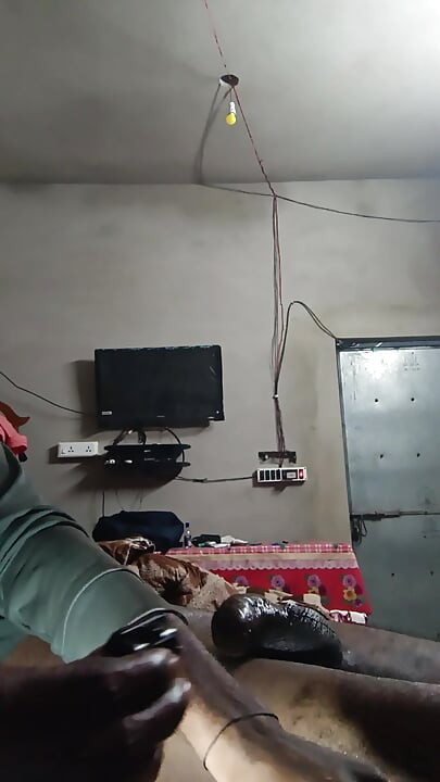 เจ้านายบึกบึนเบงกาลี ใช้น้ํามันอายุรเวทอินเดีย สําหรับควยใหญ่ผิวดําของเขา