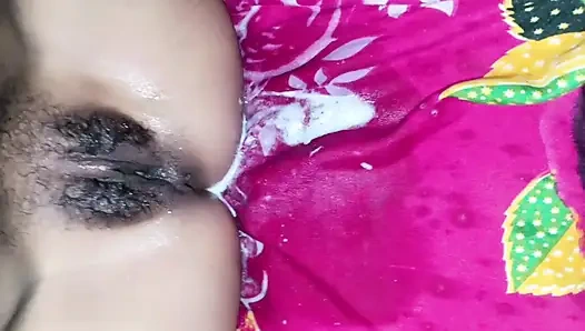 I fucked the pussy of the horny sister-in-law at night, made her pussy squirting by hard fucking her and filled it with cream.