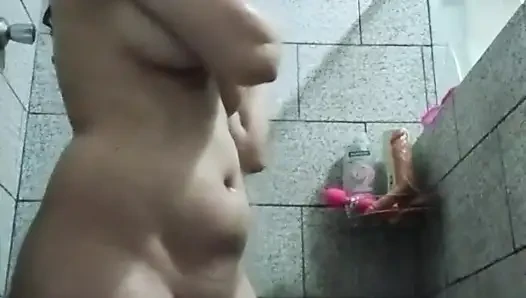 Yarağın sert olduğunu görmek için striptiz