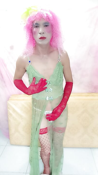 섹시한 포르노 셀카를 입은 Oanh Le Shemale