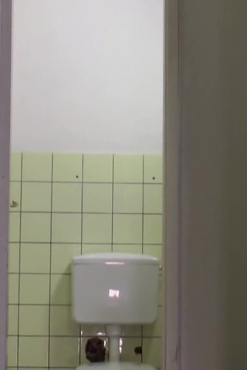 كبير الثدي ناضجة يحصل مارس الجنس في الحمام