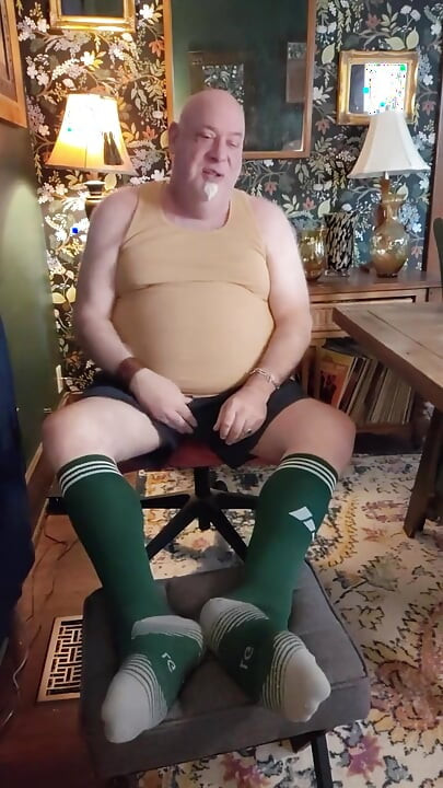 Beardaddychub Makes a Fan Shoot His Load!