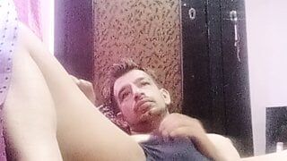 Пакистанский паренек мастурбирует