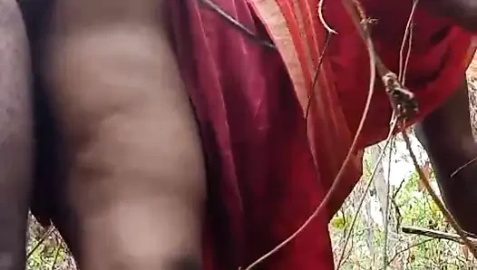 Büyük götlü teyze ormanda sikiliyor