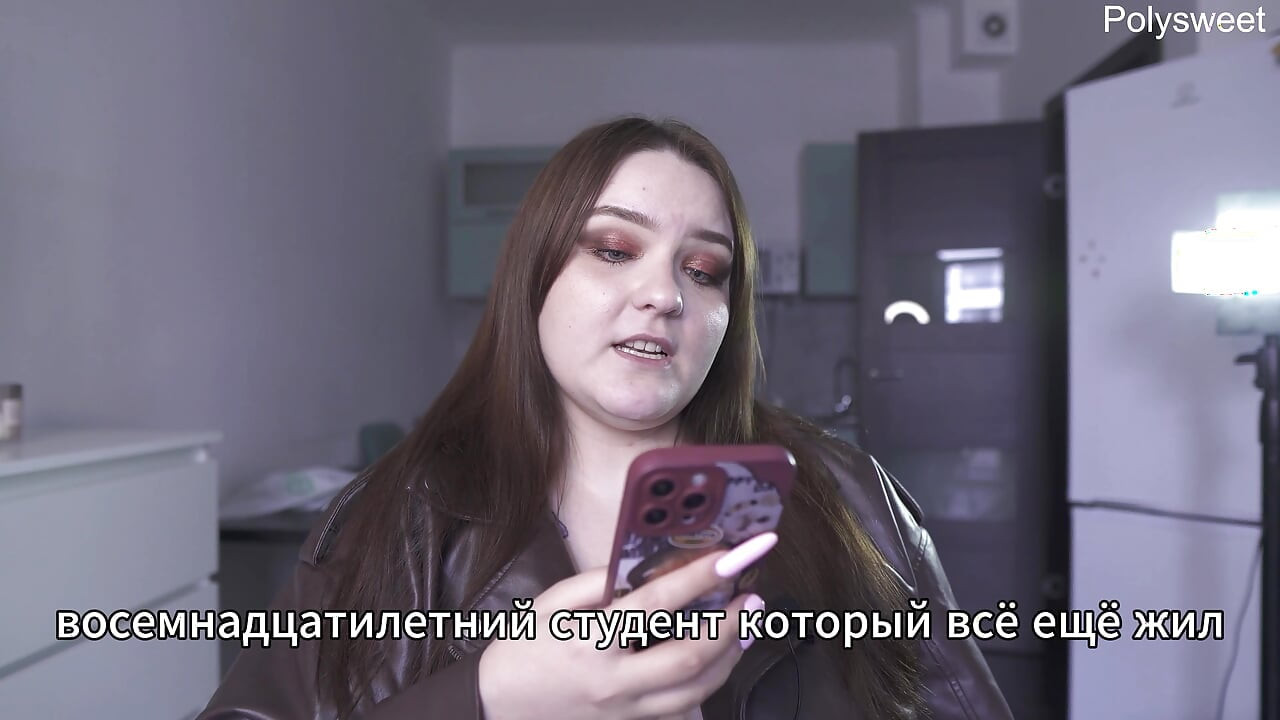 Historia porno - Była naga bawiła się ze sprzedawcą, podczas gdy klienci szedł (rosyjski, lekka femdom, naga publicznie)