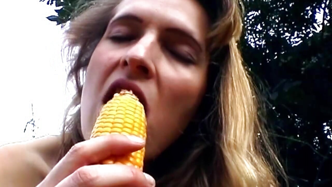 Massive Corn Cob Stretching Gaping Pussy Wide Open Outdoors