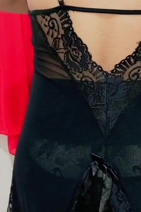Dia Pakai Baju Yang Warna Hitam, Mungkin Tidak Tahu Baju Warna Merah Ada Spermaku