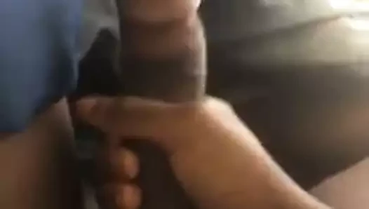 Benim büyük siyah çük ile oynuyor etrafında