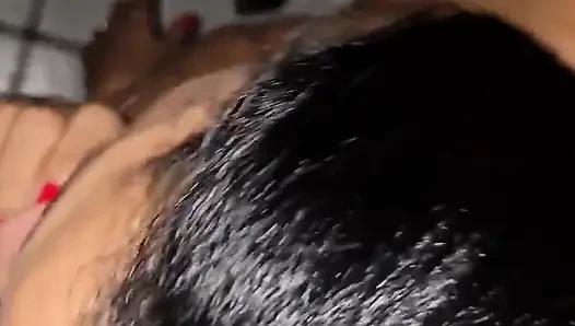 Der typ hinter dem gloryhole konnte es nicht aushalten, ich musste meinen ehemann bitten, mich zum kommen zu bringen