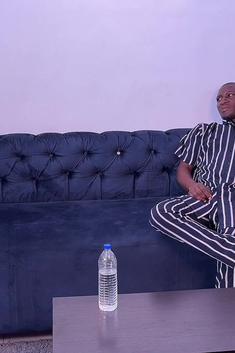 Beni acımadan sikiyor