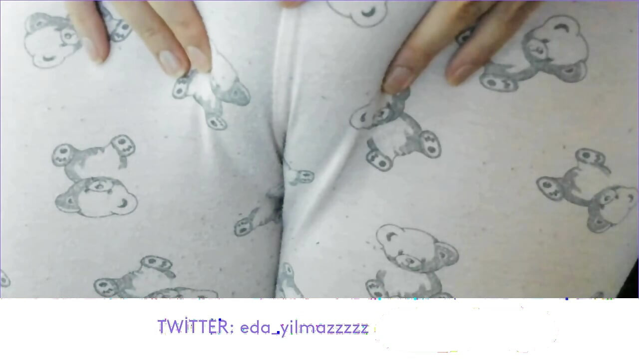 CAMELTOE- SWOLLEN PUSSY- MASTURBATE WITH PAJAMAS