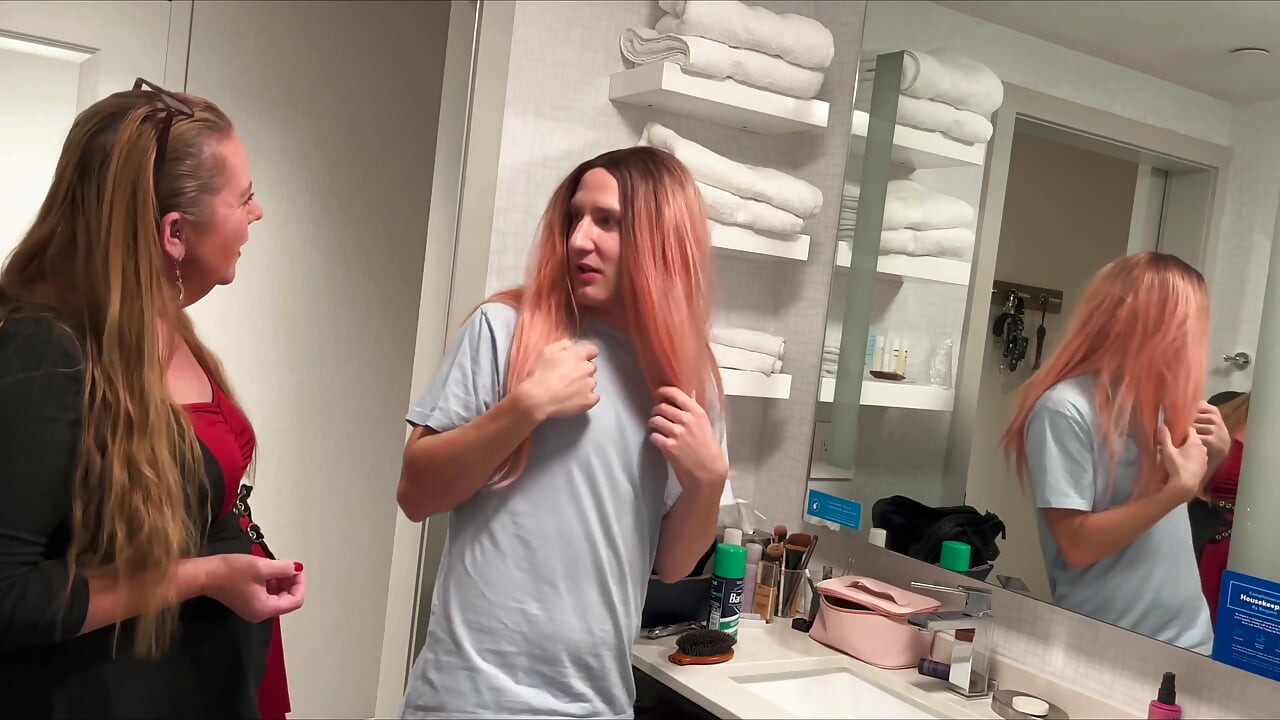 Muškarac feminiziran od strane cimerice kao disciplina