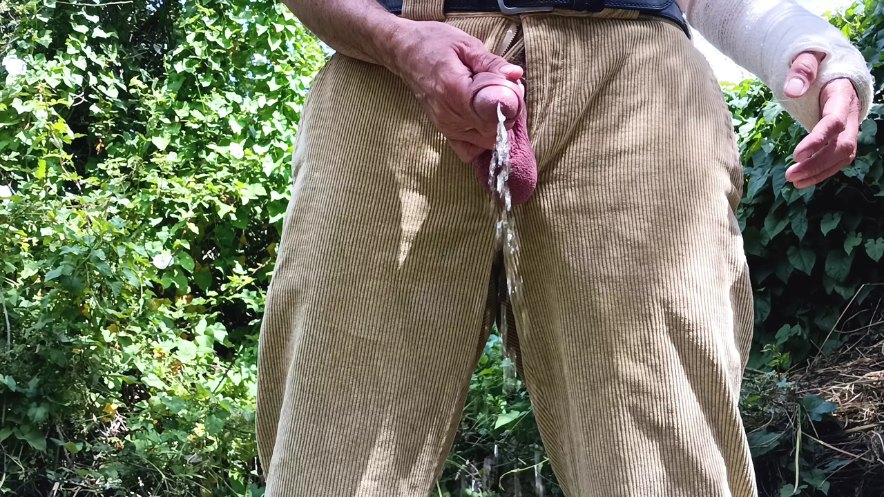 Outdoor Cruising Big Uncut Cock Pissing, Masturbating, Delicious Creamy Cum Close up Wearing Cords – Rockard Daddy